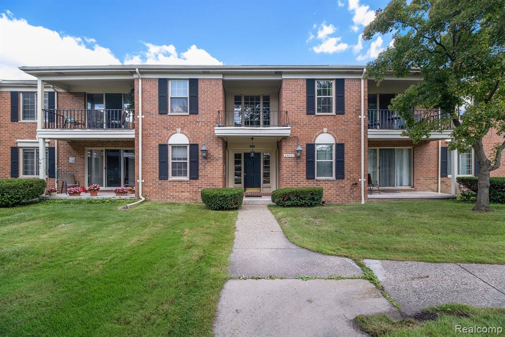 29652 Middlebelt Road, Unit 36 Farmington, MI 48334 - Photo 1 of 20