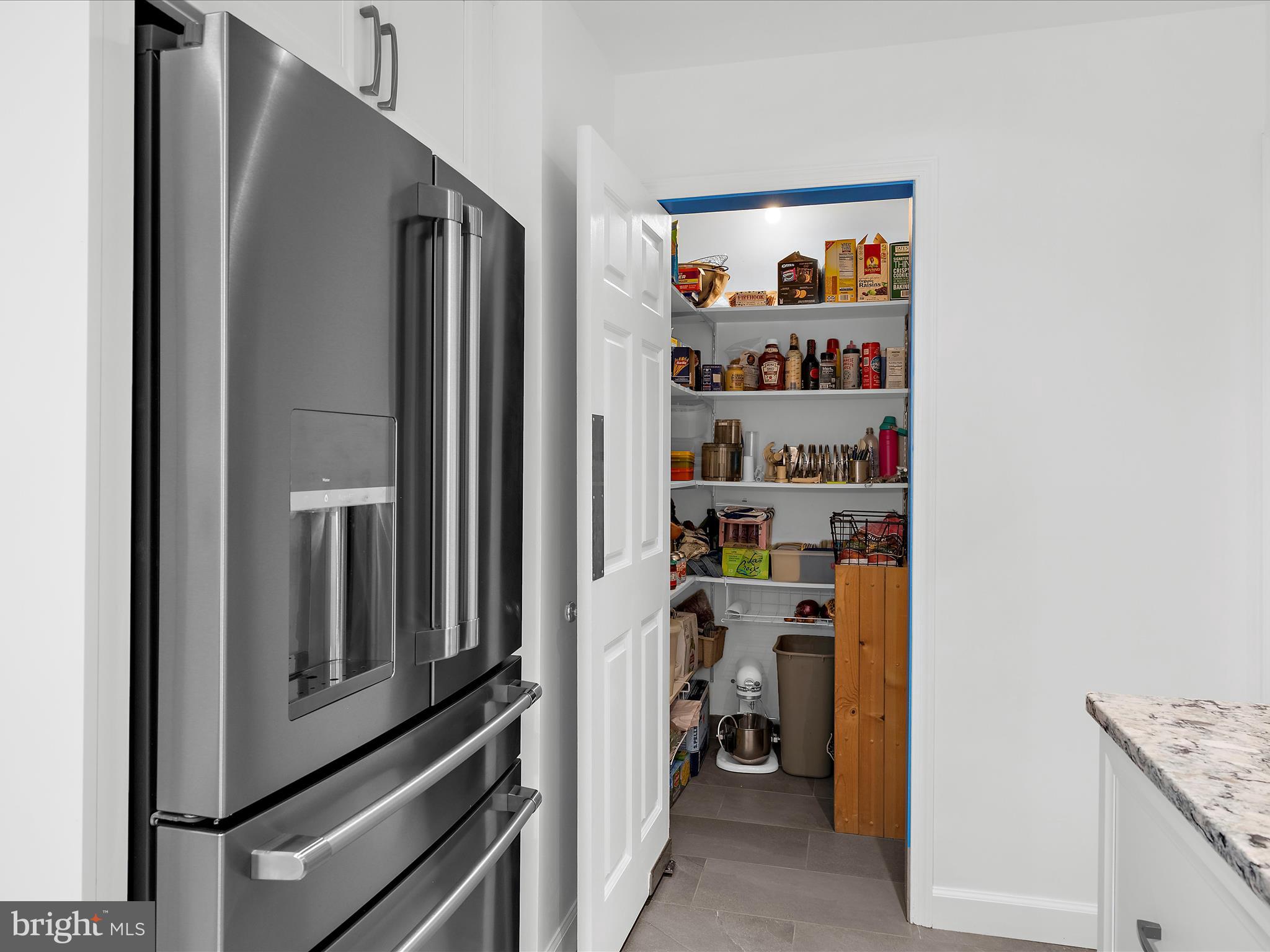 10 East Lee Street, Unit 2405 Baltimore, MD 21202 - Photo 12 of 50 a view of work space with closet