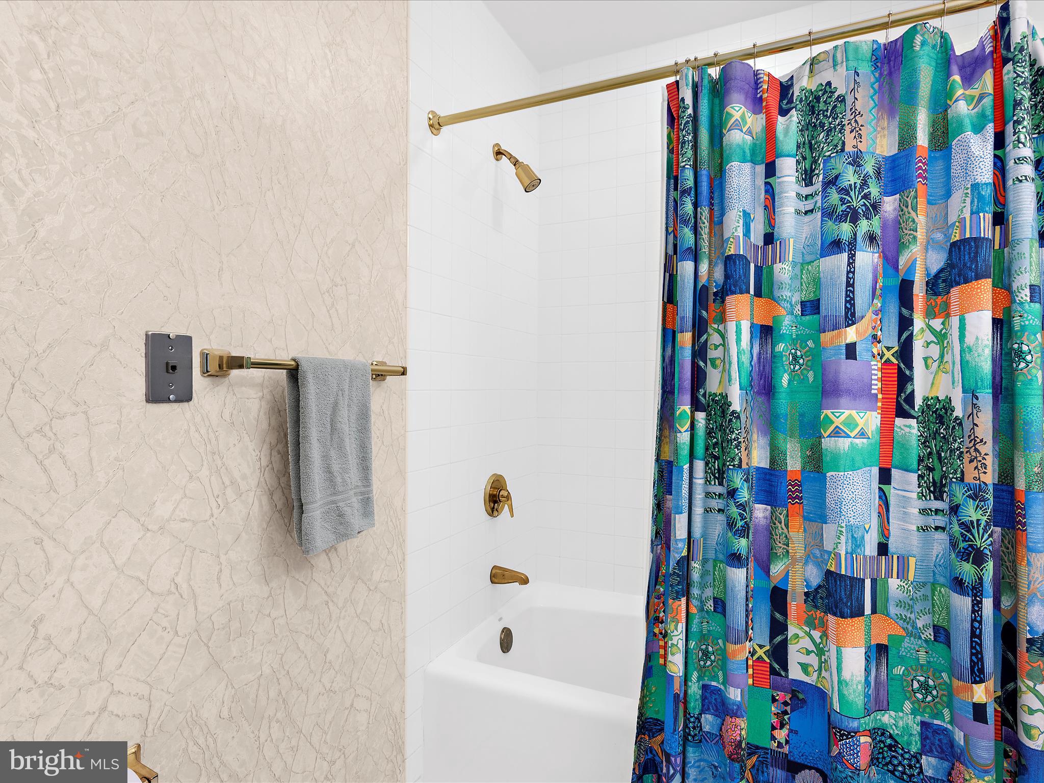 10 East Lee Street, Unit 2405 Baltimore, MD 21202 - Photo 28 of 50 a bathroom with a shower curtain