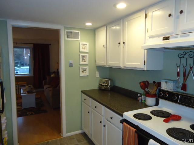 7547 Buttercup Road Lower Macungie Township, PA 18062 - Photo 4 of 21 Gallery Image 4
