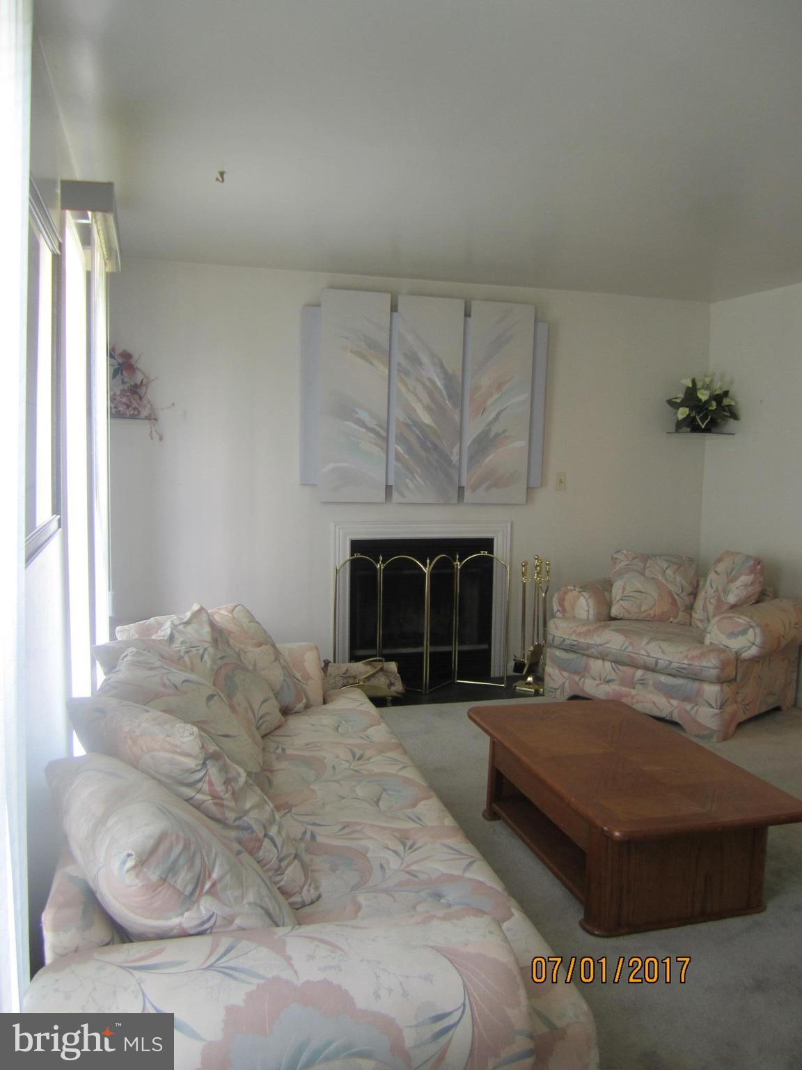 3625 Clifmar Road Baltimore, MD 21244 - Photo 3 of 27 Living Room
