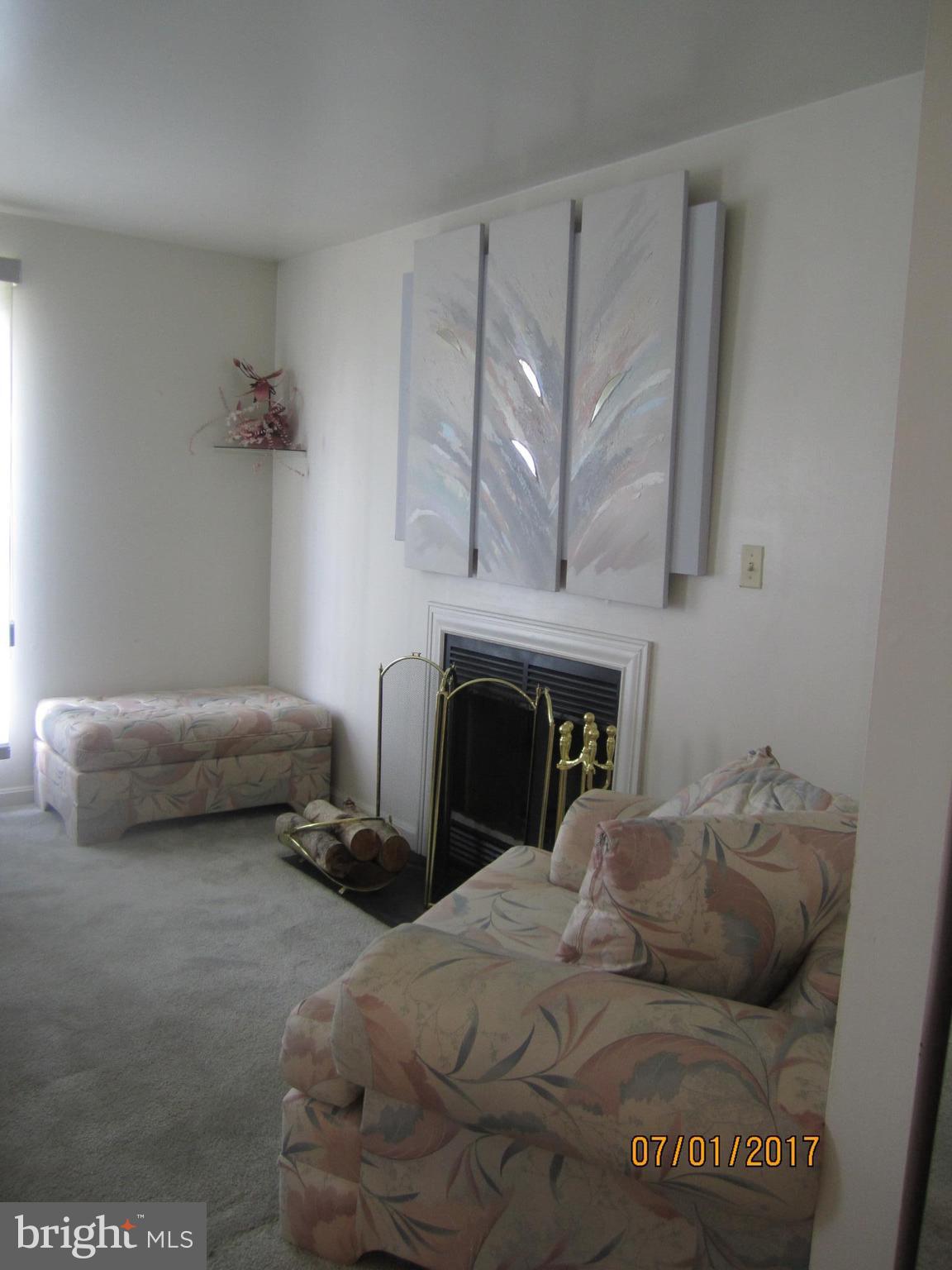 3625 Clifmar Road Baltimore, MD 21244 - Photo 4 of 27 Living Room