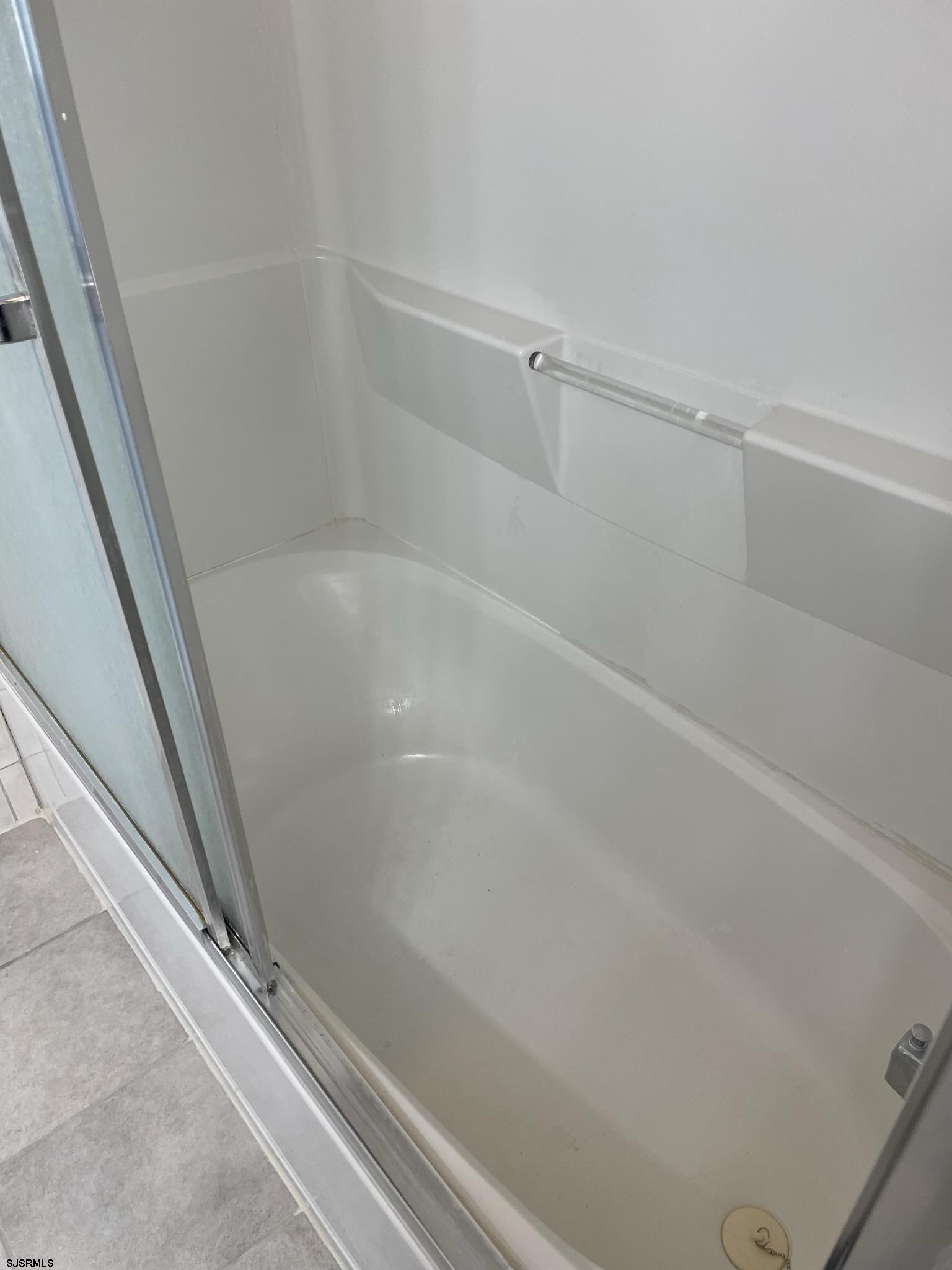 61 Simpson Road, Unit 2 Ocean City, NJ 08226 - Photo 2 of 16 a close up of a bathtub