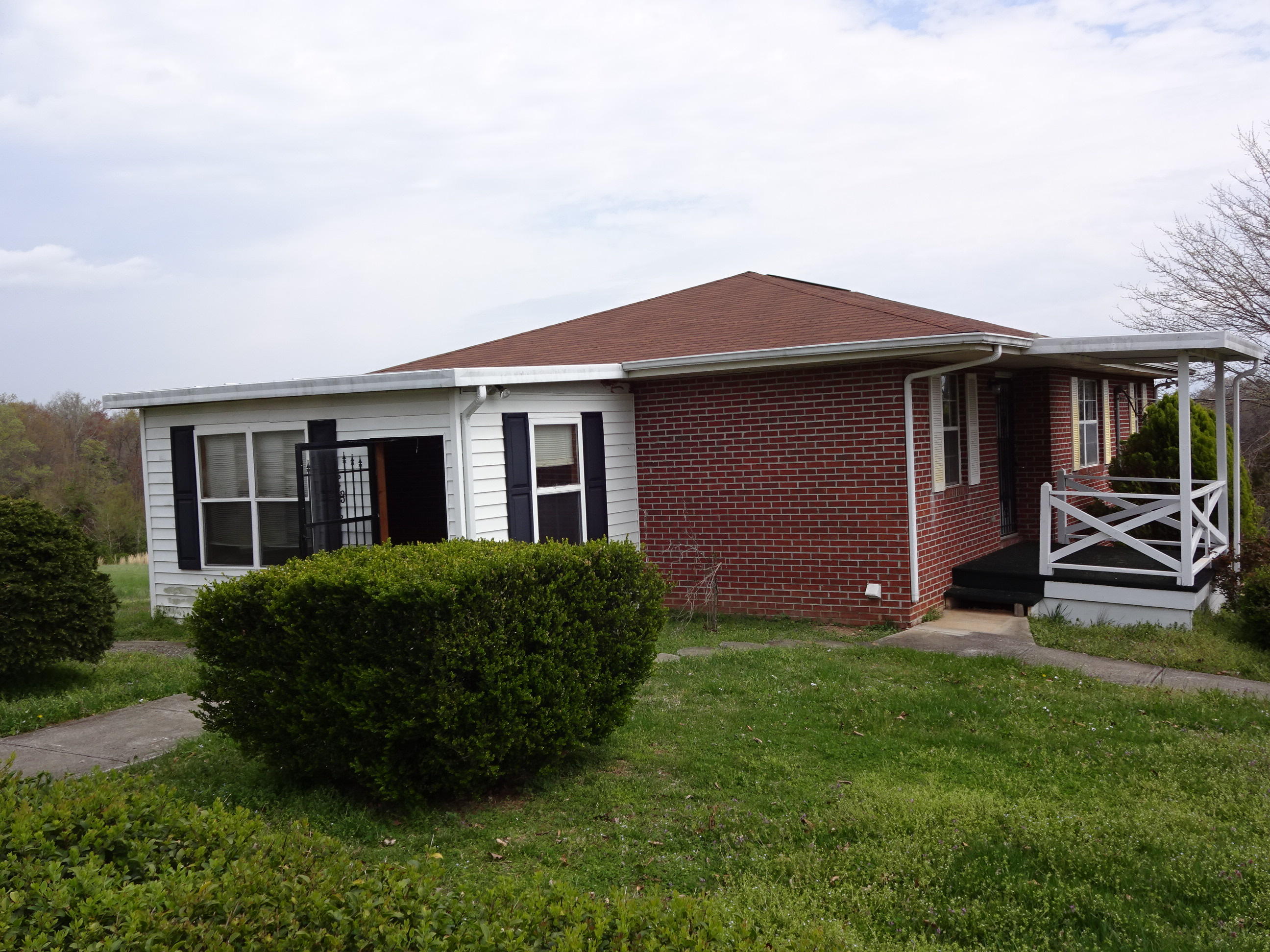 369 Billingsley Road Sweetwater, TN 37874 - Photo 2 of 13 LeftSide.JPG