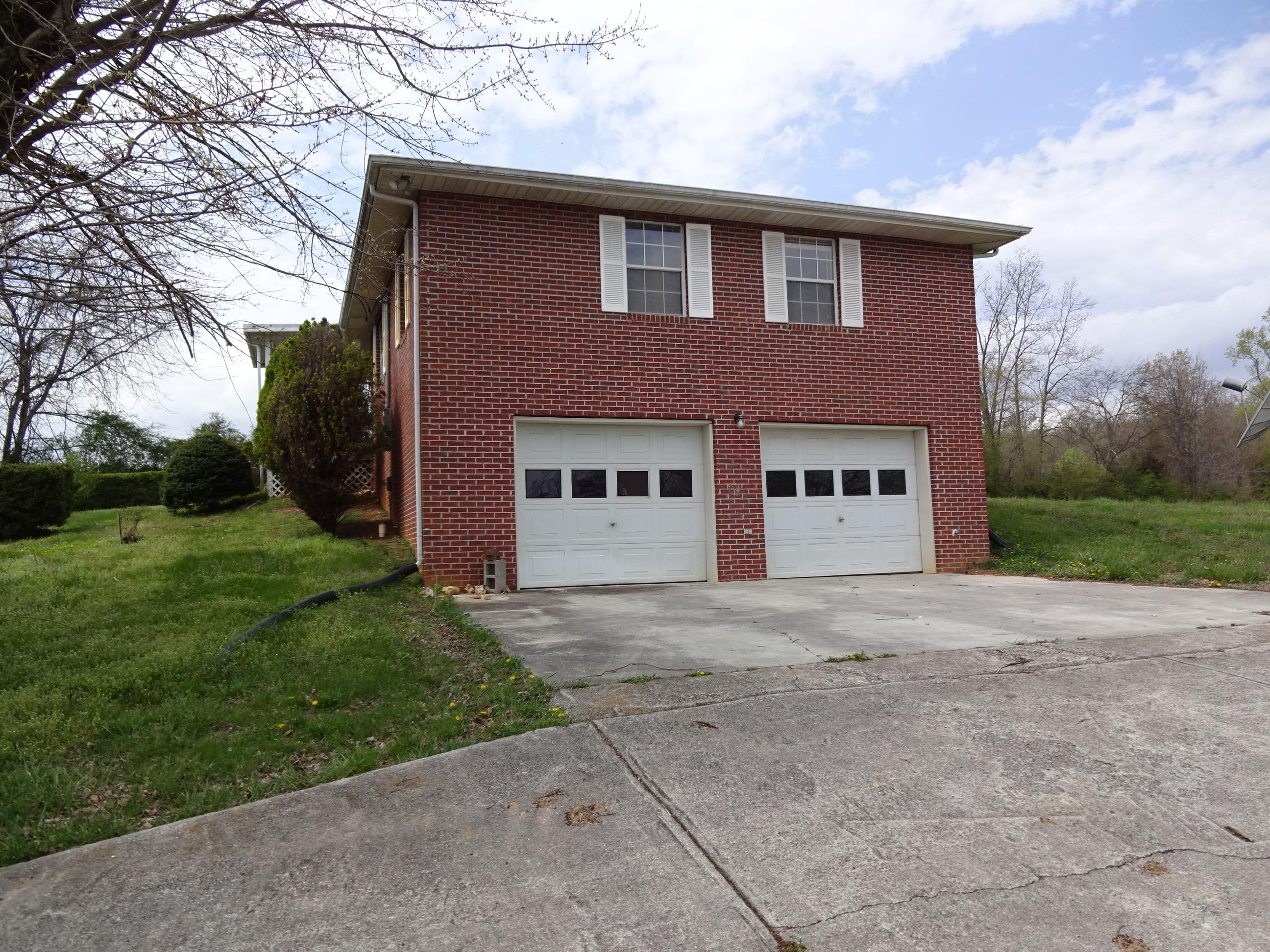 369 Billingsley Road Sweetwater, TN 37874 - Photo 4 of 13 RightSide.JPG
