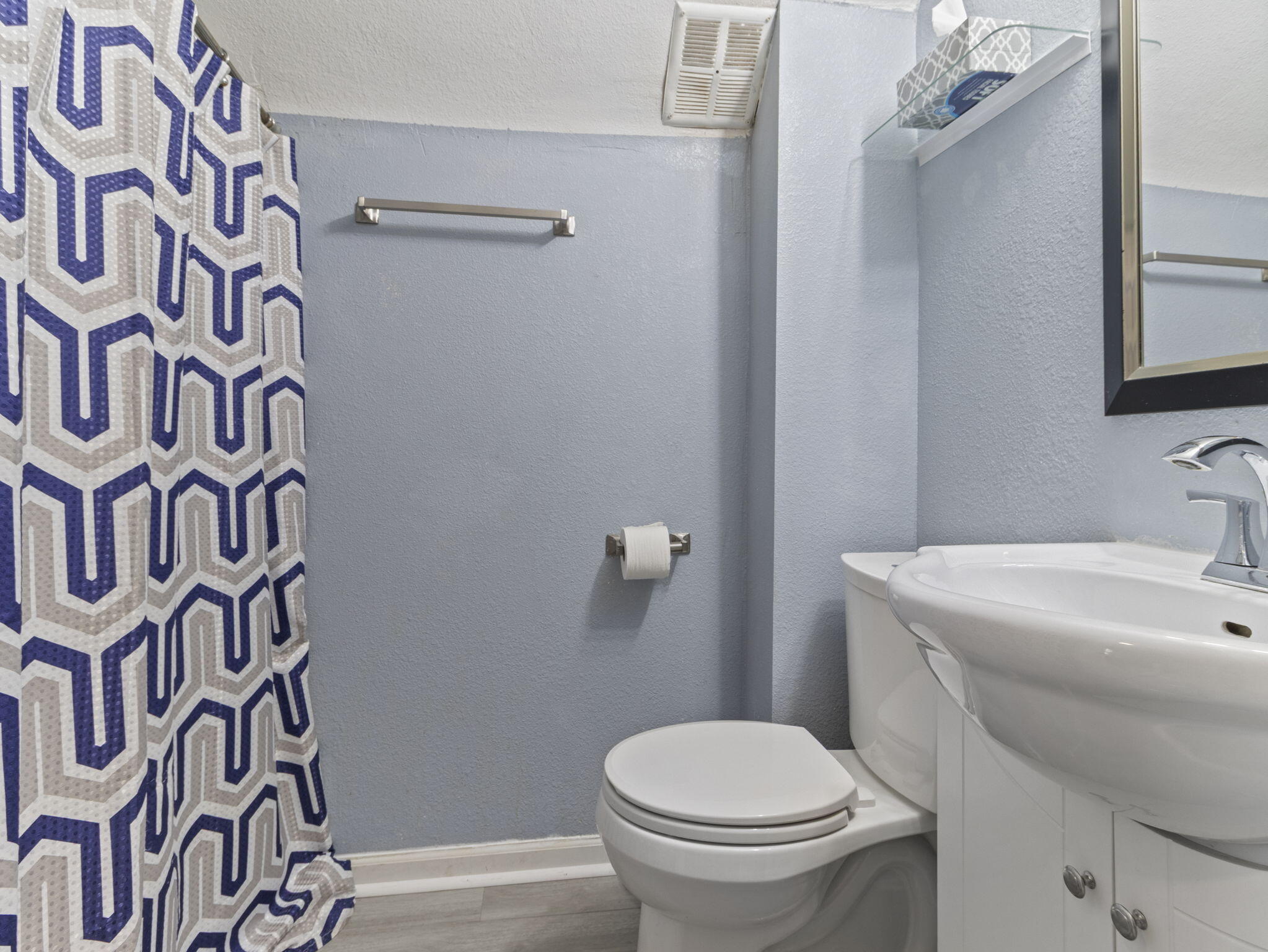 3923 South 41st Street Greenfield, WI 53221 - Photo 12 of 26 Bathroom – Full Bath