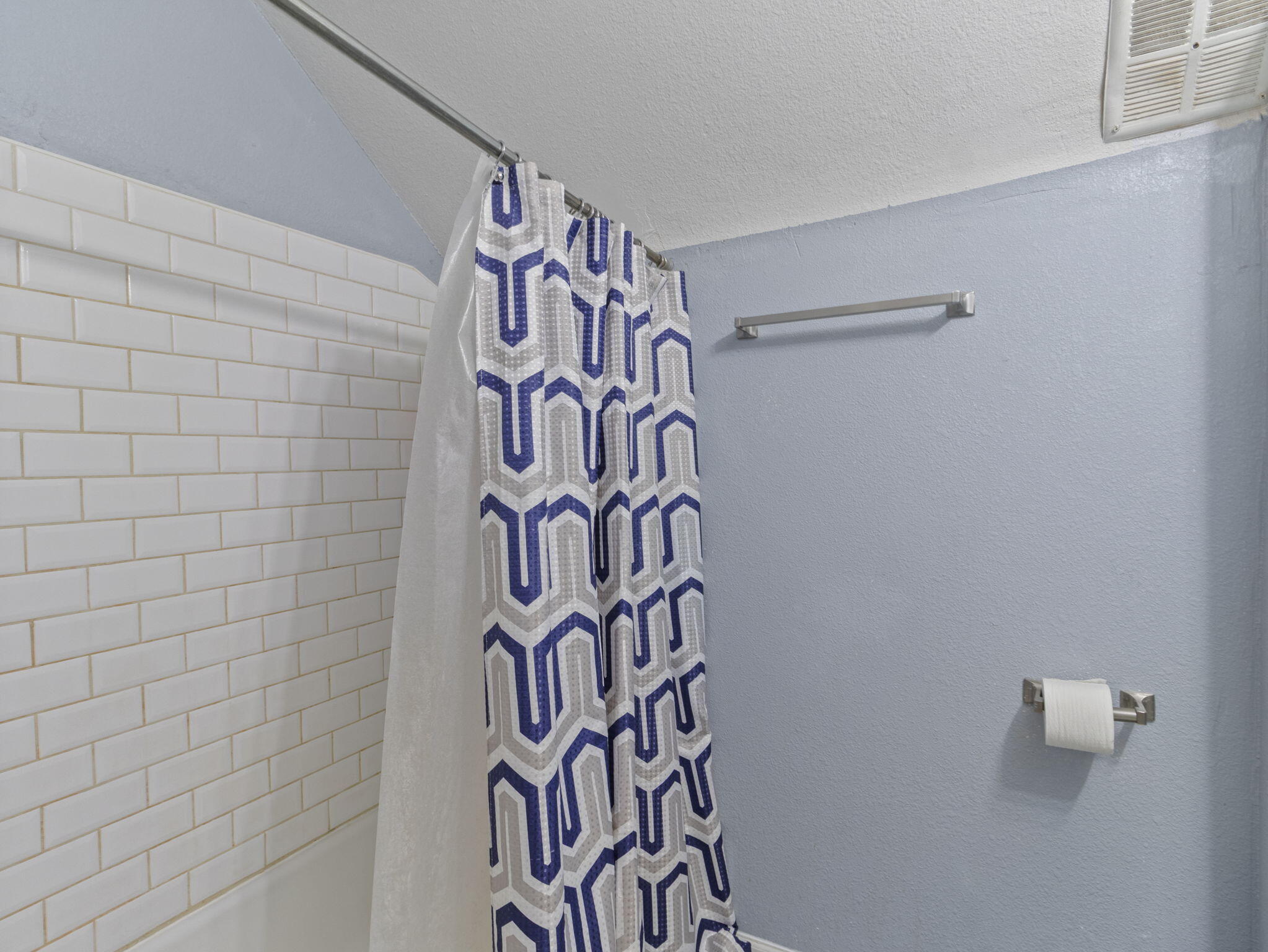 3923 South 41st Street Greenfield, WI 53221 - Photo 13 of 26 Bathroom – Tub & Shower