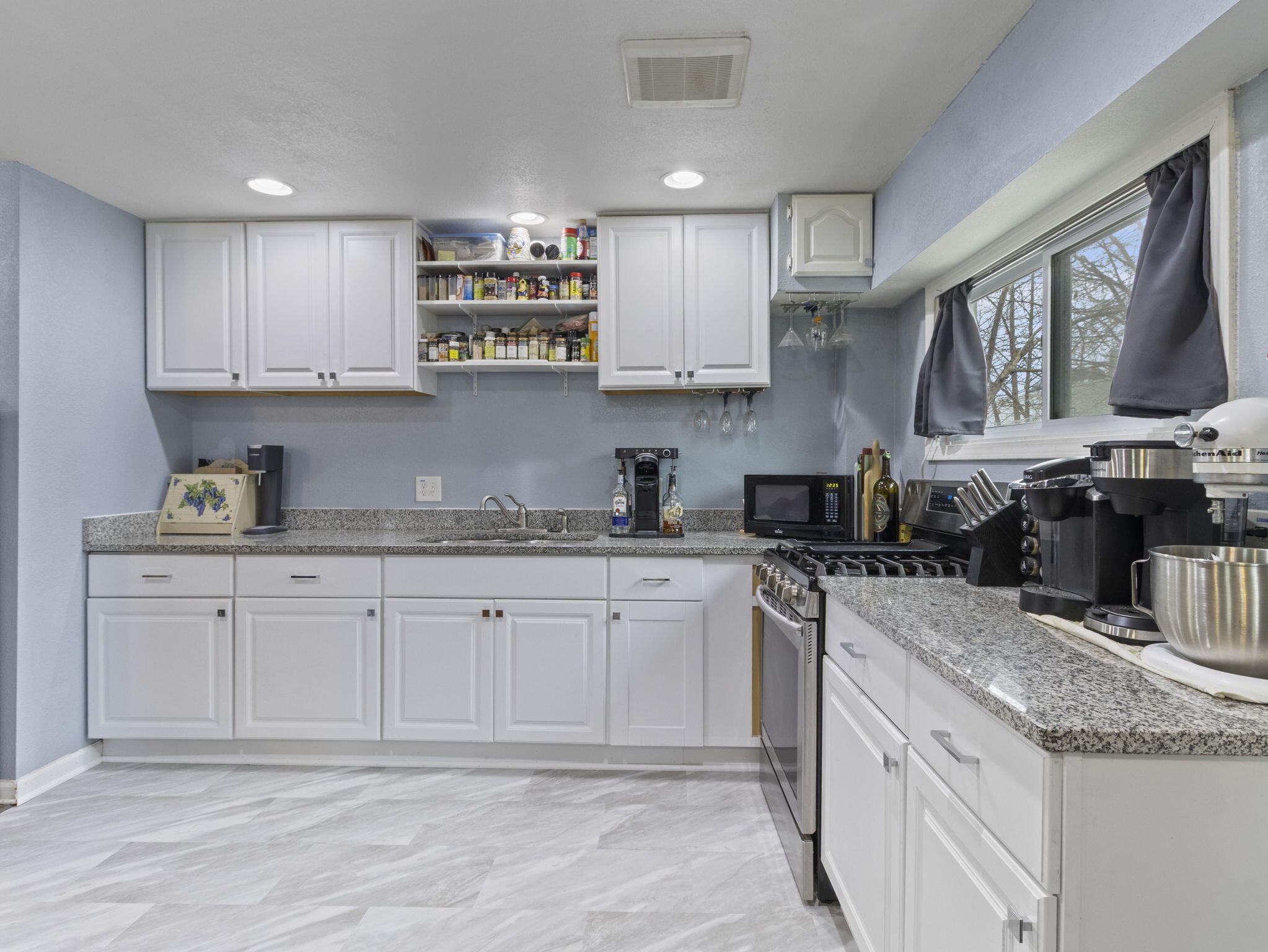 3923 South 41st Street Greenfield, WI 53221 - Photo 2 of 26 Kitchen – Full View