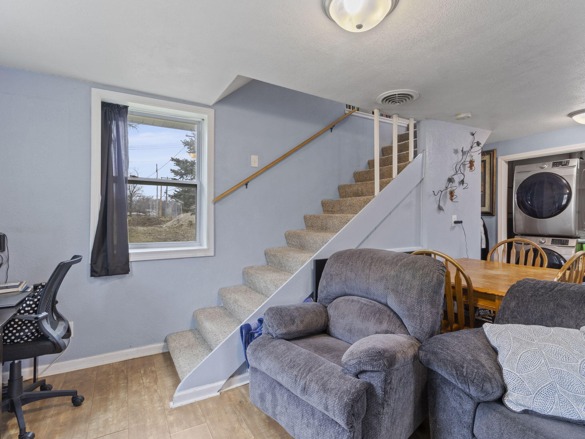 3923 South 41st Street Greenfield, WI 53221 - Photo 8 of 26 Living Room – Entry View