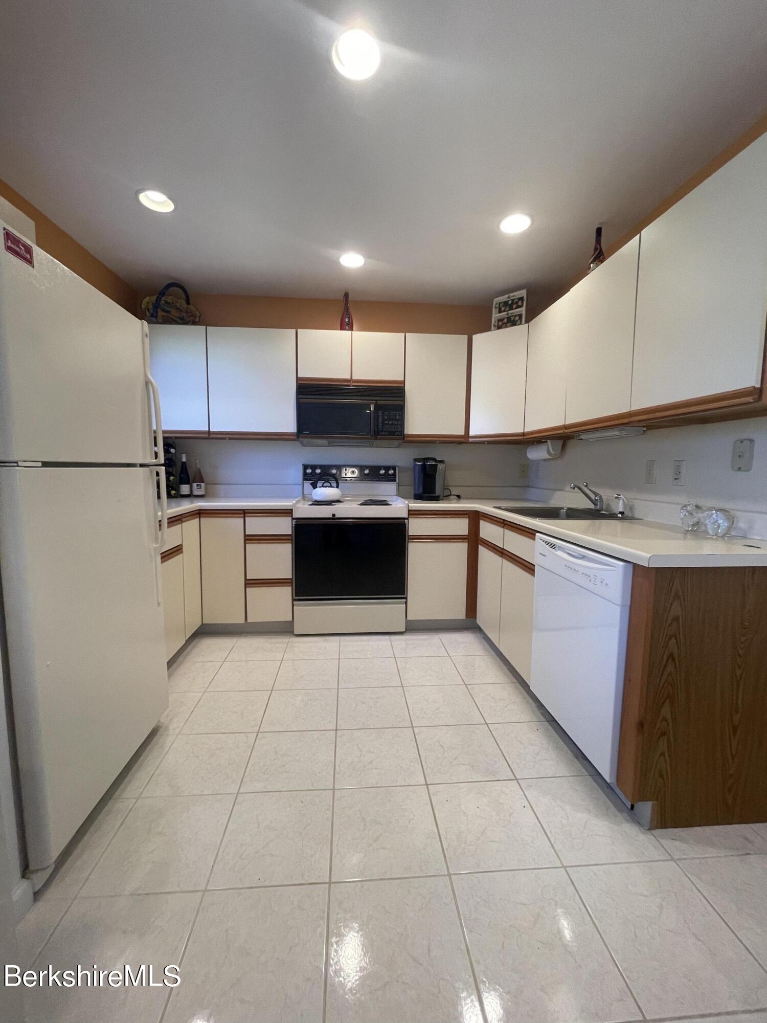 37 Corey Road, Unit 814 Hancock, MA 01237 - Photo 10 of 24 Kitchen