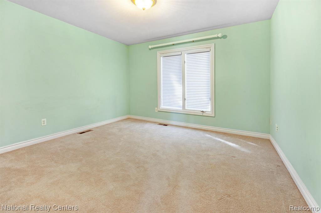 1536 Pondside Court Rochester, MI 48307 - Photo 30 of 41 Gallery Image 30