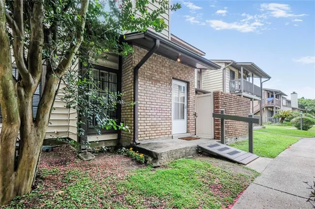 $159,000 | 2912 Manhattan Boulevard, Unit 133, Harvey, LA 70058