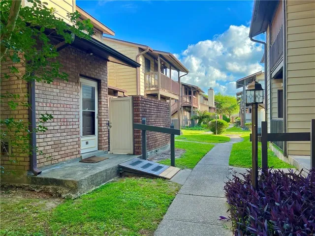 $159,000 | 2912 Manhattan Boulevard, Unit 133, Harvey, LA 70058