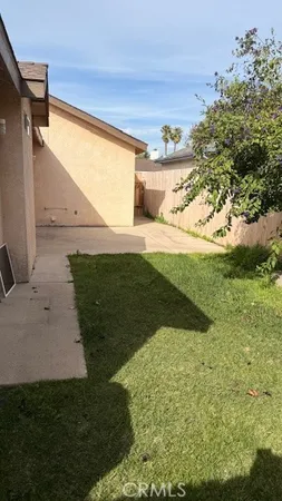 a view of a back yard of the house