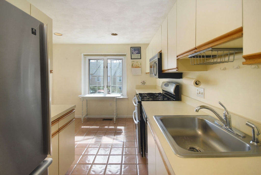 12 Oak Ridge Drive, Unit 4 Maynard, MA 01754 - Photo 6 of 36