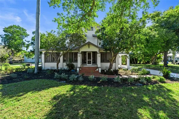 $975,000 | 3235 Avocado Drive, Fort Myers, FL 33901