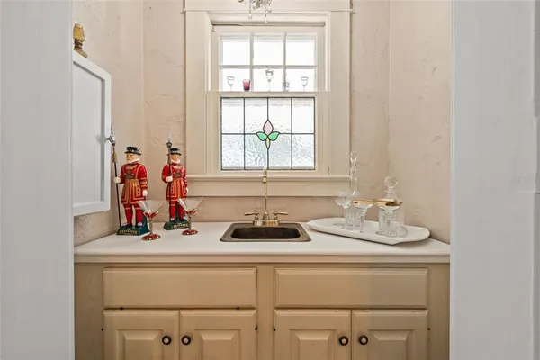 $975,000 | 3235 Avocado Drive, Fort Myers, FL 33901