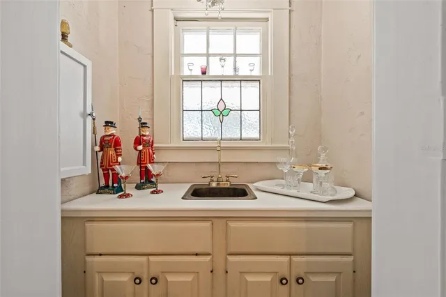 $995,000 | 3235 Avocado Drive, Fort Myers, FL 33901