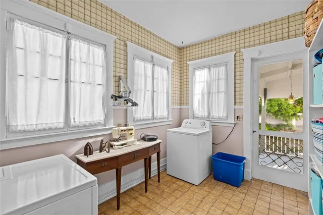 $995,000 | 3235 Avocado Drive, Fort Myers, FL 33901