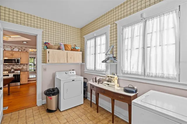 $995,000 | 3235 Avocado Drive, Fort Myers, FL 33901