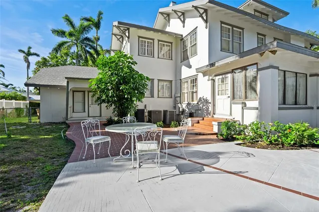 $995,000 | 3235 Avocado Drive, Fort Myers, FL 33901