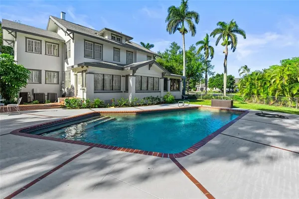 $975,000 | 3235 Avocado Drive, Fort Myers, FL 33901