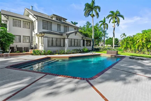 $995,000 | 3235 Avocado Drive, Fort Myers, FL 33901