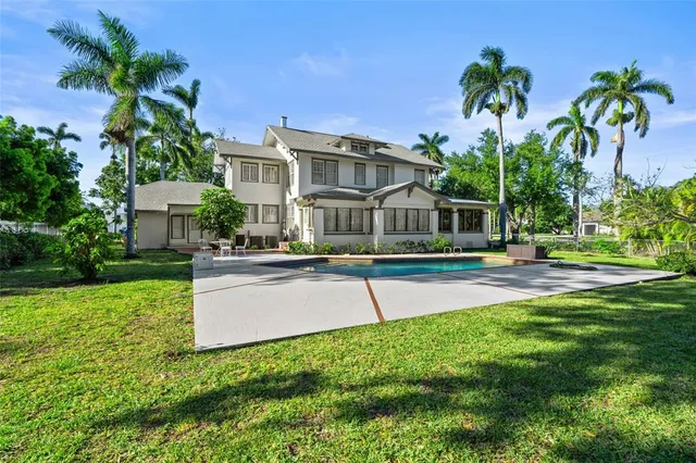 $995,000 | 3235 Avocado Drive, Fort Myers, FL 33901