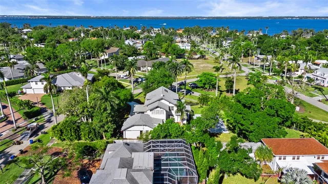 $995,000 | 3235 Avocado Drive, Fort Myers, FL 33901