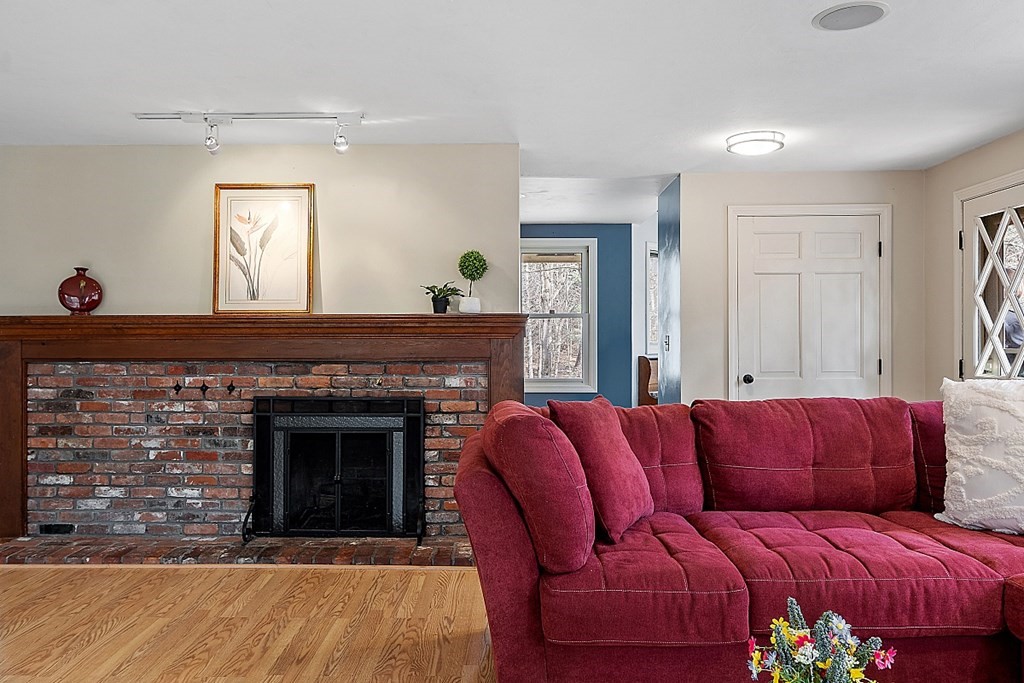 89 Sampson Road Bolton, MA 01740 - Photo 5 of 34