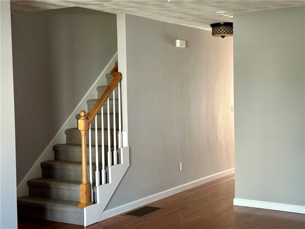 149 Cheshire Drive Cranston, RI 02921 - Photo 16 of 35