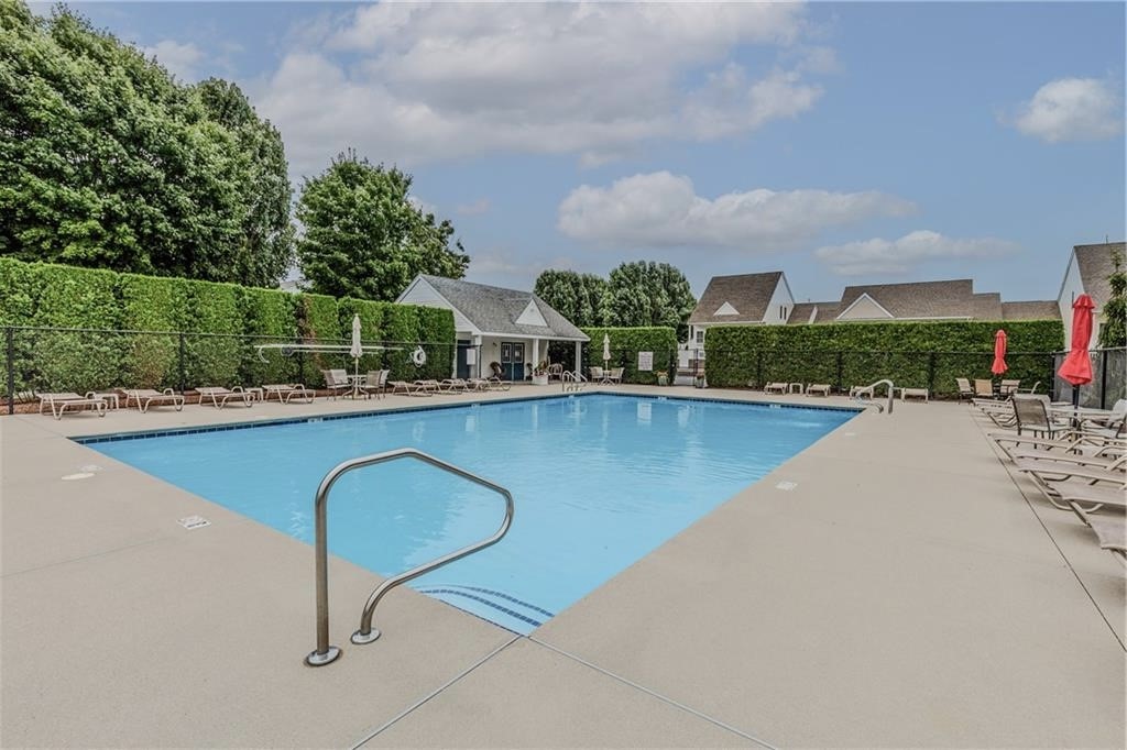 149 Cheshire Drive Cranston, RI 02921 - Photo 31 of 35