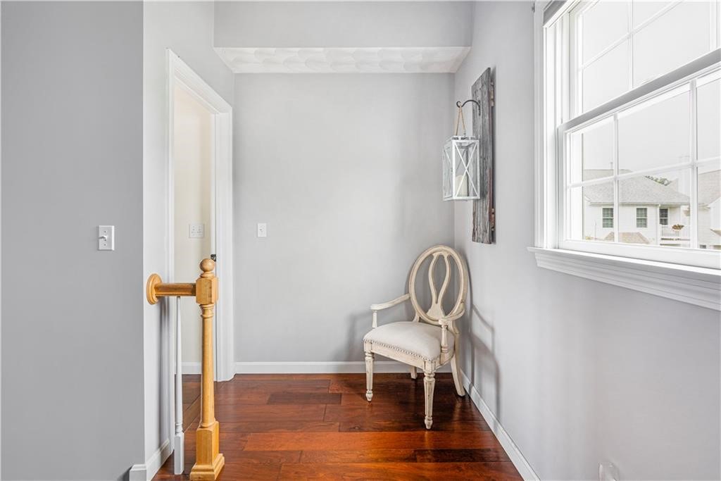 149 Cheshire Drive Cranston, RI 02921 - Photo 6 of 35