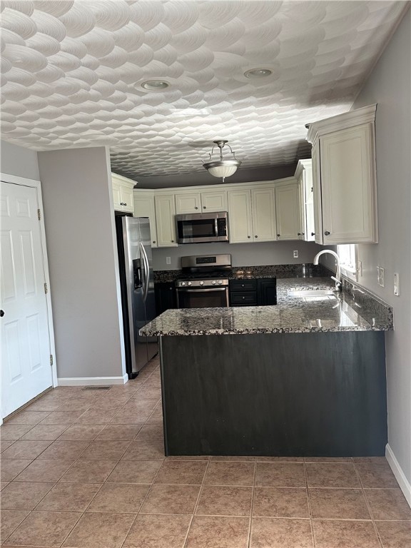 149 Cheshire Drive Cranston, RI 02921 - Photo 9 of 35