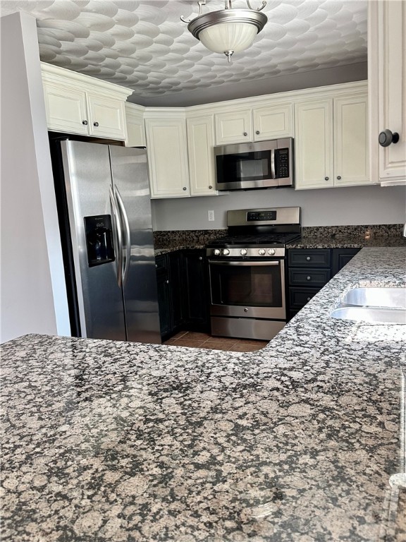 149 Cheshire Drive Cranston, RI 02921 - Photo 10 of 35