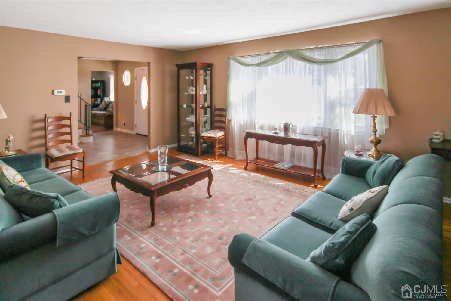 63 Overhill Road East Brunswick, NJ 08816 - Photo 4 of 34 Gallery Image 4