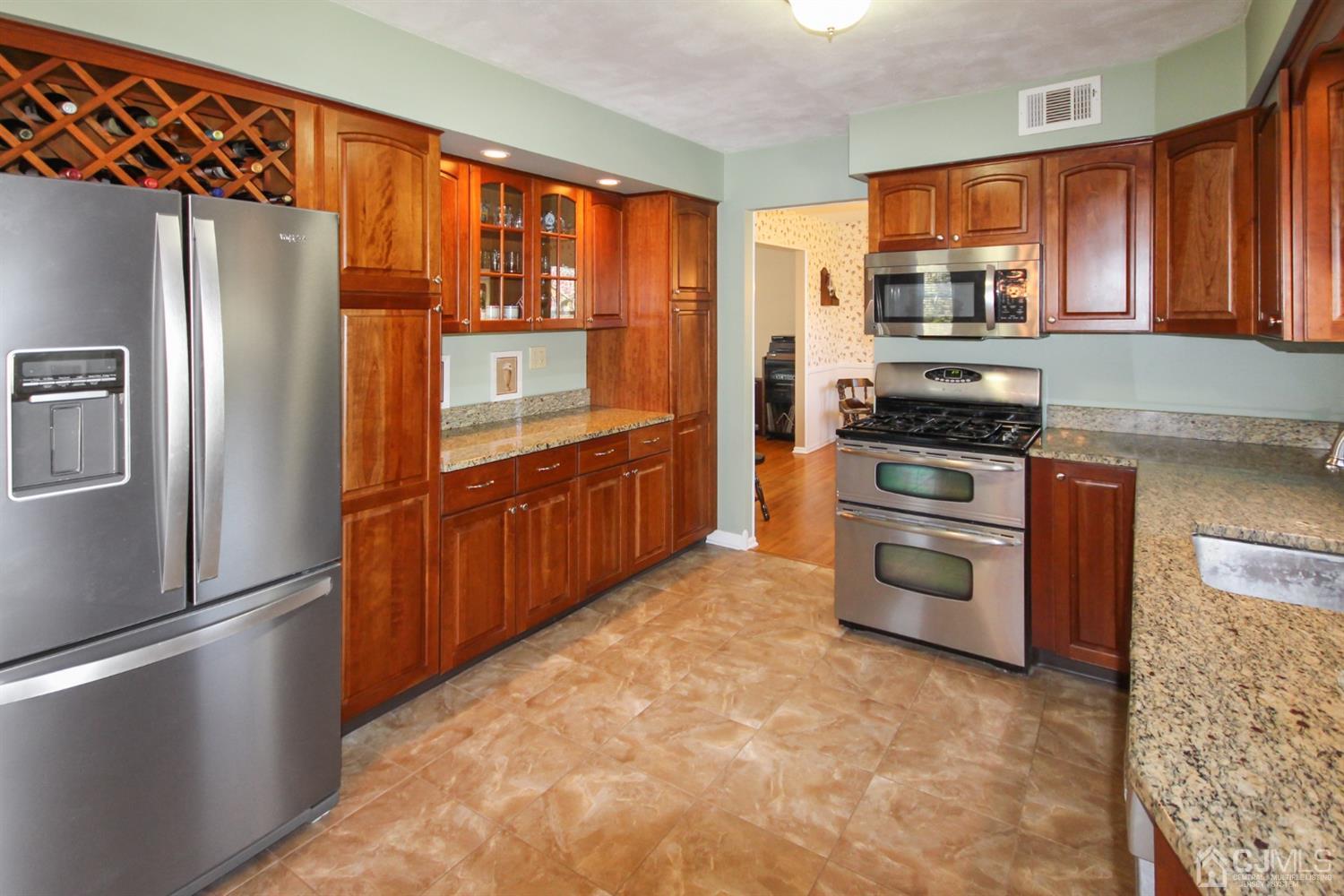 63 Overhill Road East Brunswick, NJ 08816 - Photo 10 of 34 Gallery Image 10