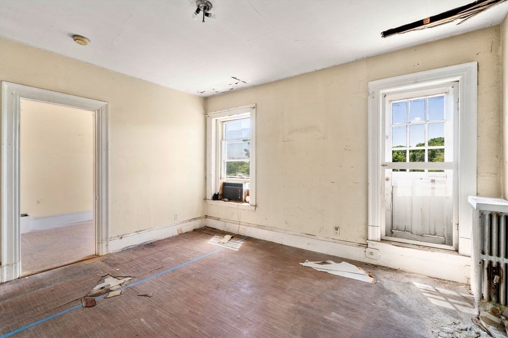 1495 Beacon Street, Unit 3 Brookline, MA 02446 - Photo 15 of 27 an empty room with windows