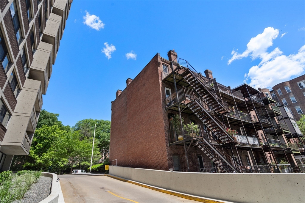 1495 Beacon Street, Unit 3 Brookline, MA 02446 - Photo 21 of 27 a view of entryway