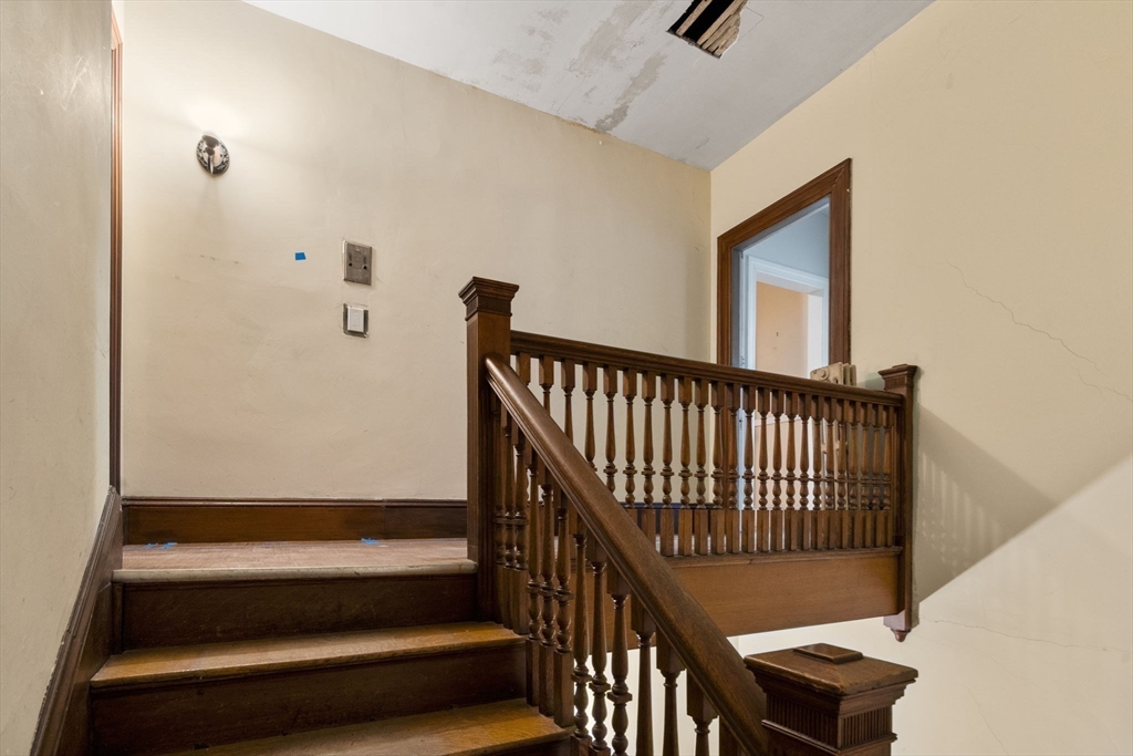 1495 Beacon Street, Unit 3 Brookline, MA 02446 - Photo 6 of 27 a view of entryway