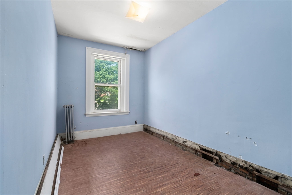 1495 Beacon Street, Unit 3 Brookline, MA 02446 - Photo 9 of 27 an empty room with a window