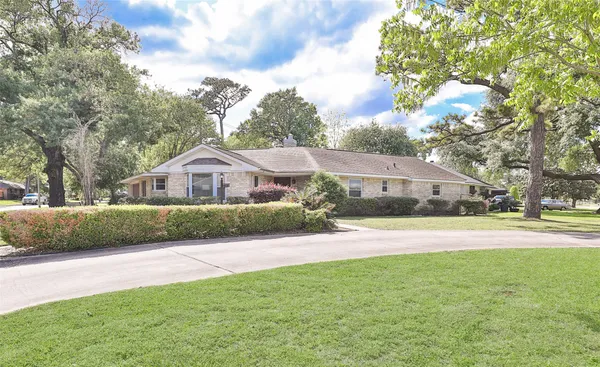 $3,300 | 2303 West T C Jester Boulevard, Houston, TX 77008