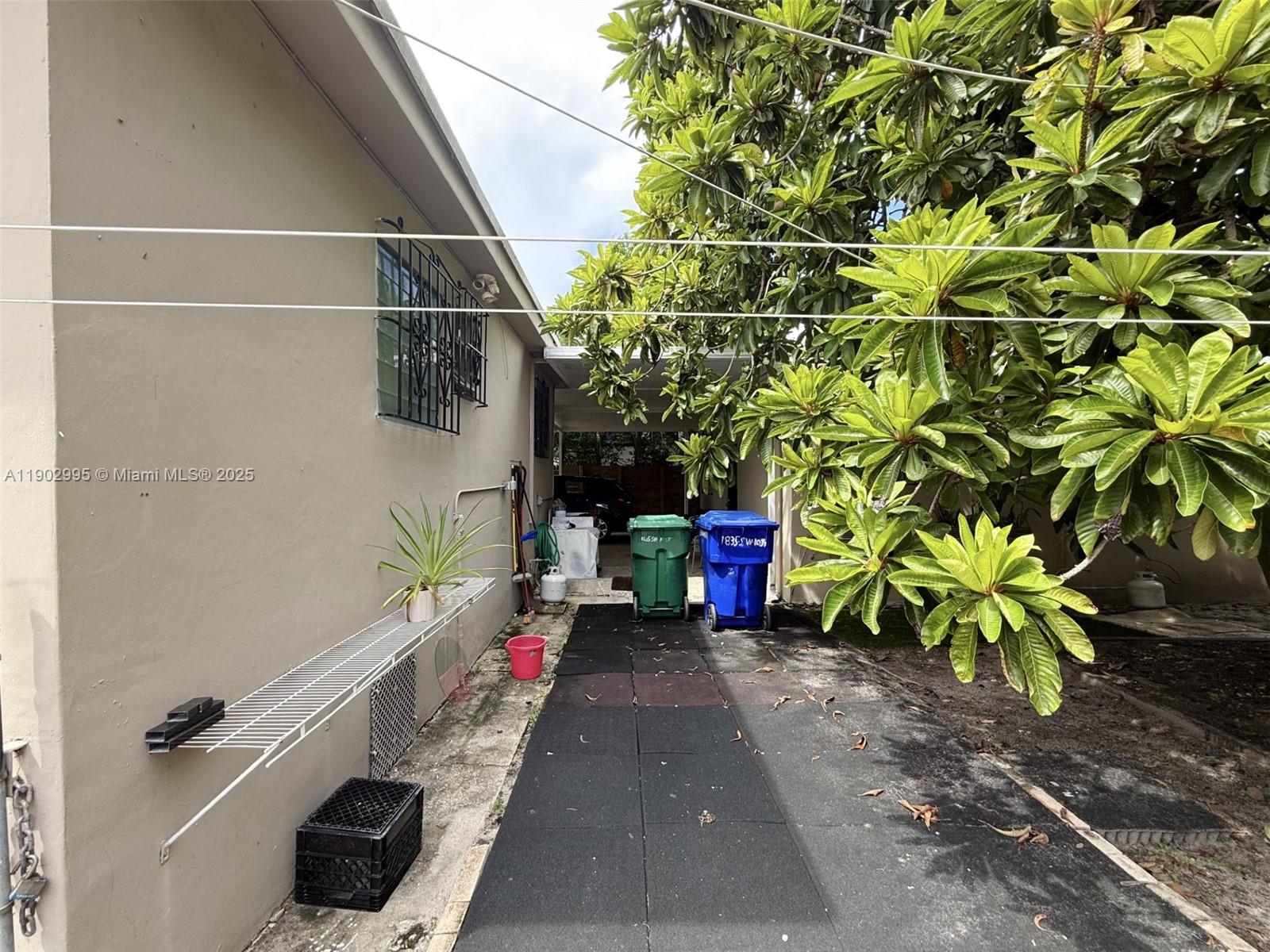 1835 Southwest 10th Street Miami, FL 33135 - Photo 7 of 50 a backyard of a house