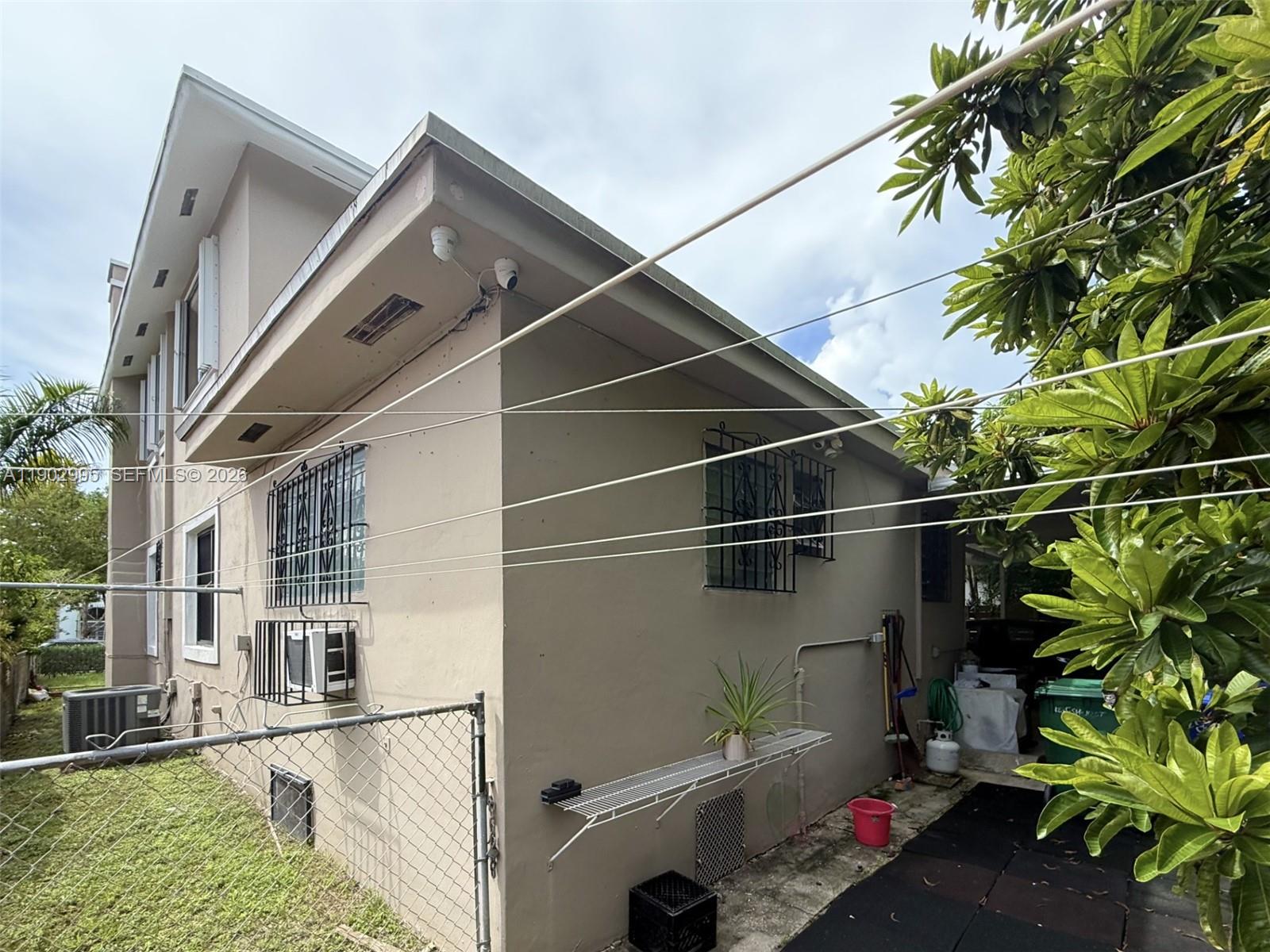 1835 Southwest 10th Street Miami, FL 33135 - Photo 8 of 51 Right Side View