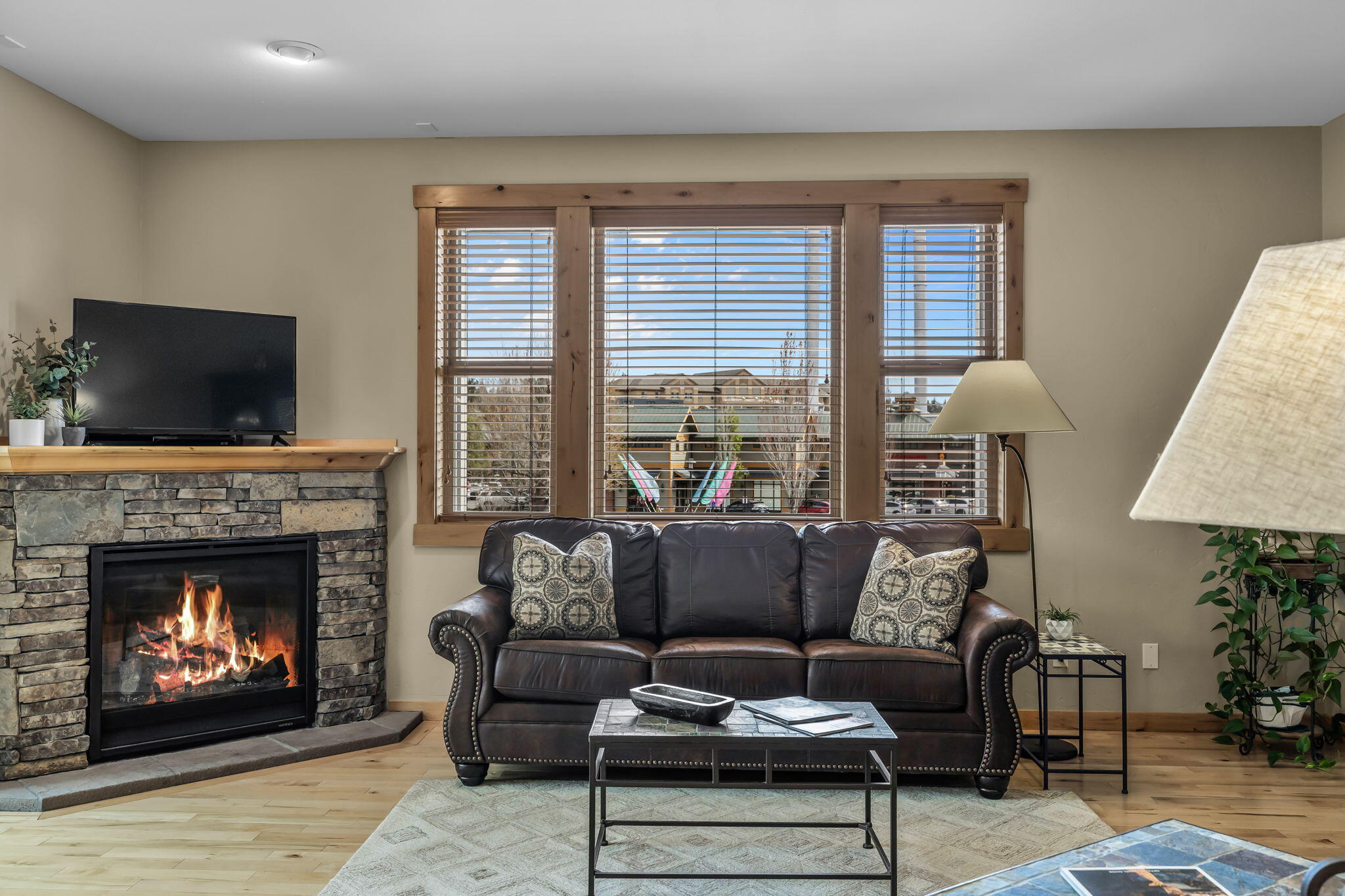 601 Southwest Otter Way Bend, OR 97702 - Photo 7 of 58