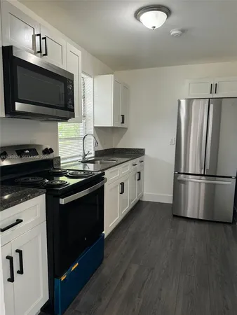 $2,200 | 1842 Madison Street, Unit 2, Hollywood, FL 33020