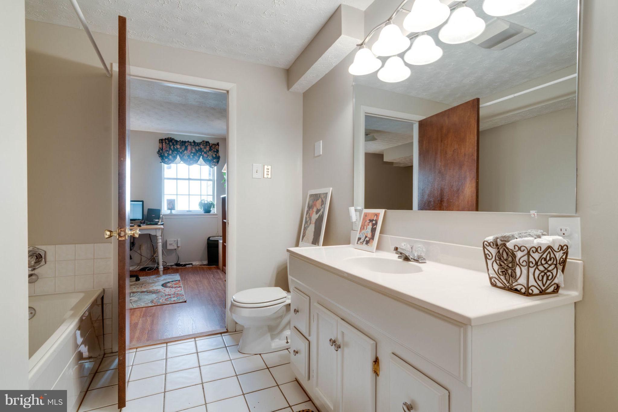 8292 Raindrop Way Springfield, VA 22153 - Photo 23 of 29 Bath