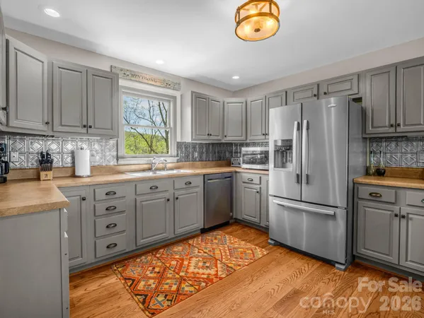 $1,175,000 | 200 Granite Bridge Court, Black Mountain, NC 28711