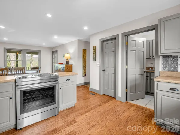 $1,175,000 | 200 Granite Bridge Court, Black Mountain, NC 28711