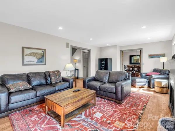 $1,175,000 | 200 Granite Bridge Court, Black Mountain, NC 28711